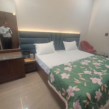 Hotel Sadhana Palace ماثورا المظهر الخارجي الصورة