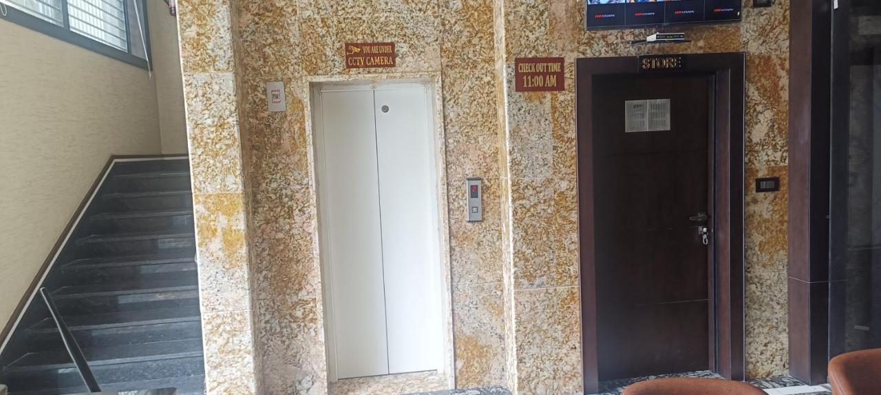 Hotel Sadhana Palace ماثورا المظهر الخارجي الصورة