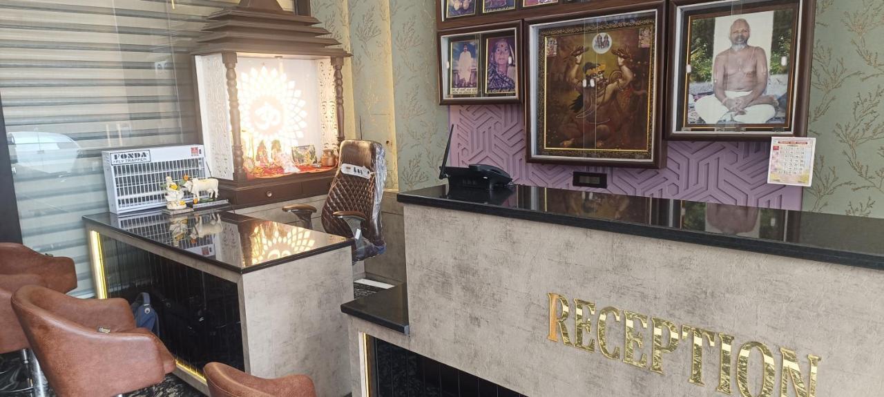 Hotel Sadhana Palace ماثورا المظهر الخارجي الصورة