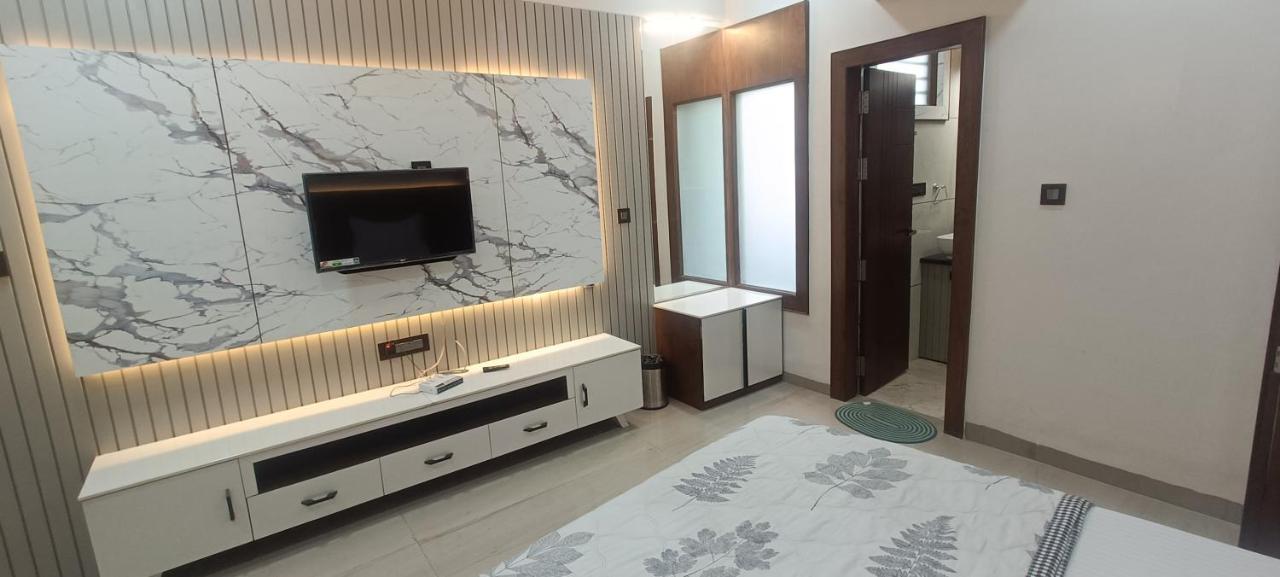Hotel Sadhana Palace ماثورا المظهر الخارجي الصورة